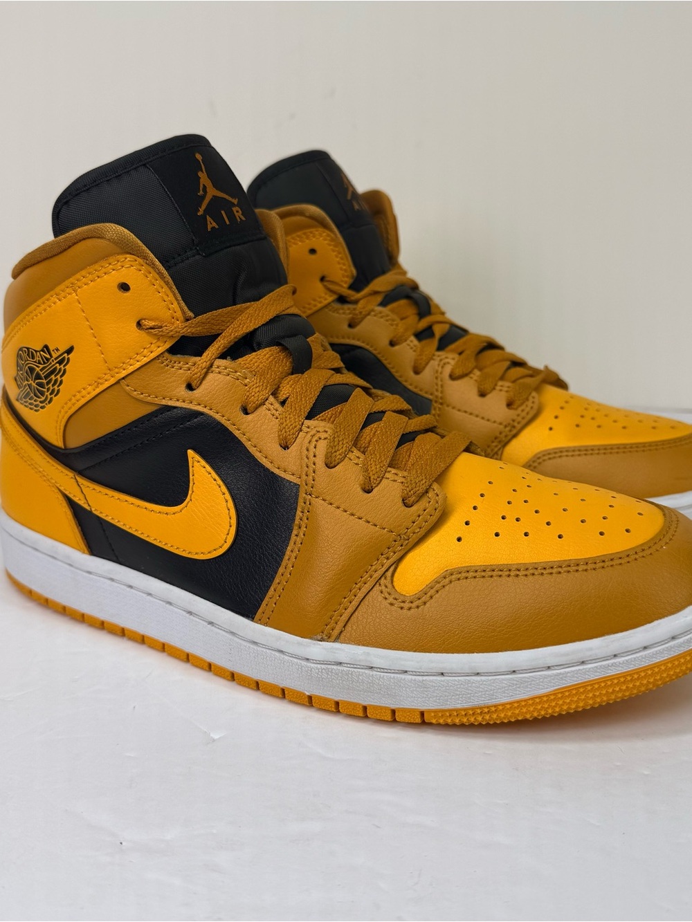 Nike Air Jordan 1 Mid Chutney Taxi Black sz 11